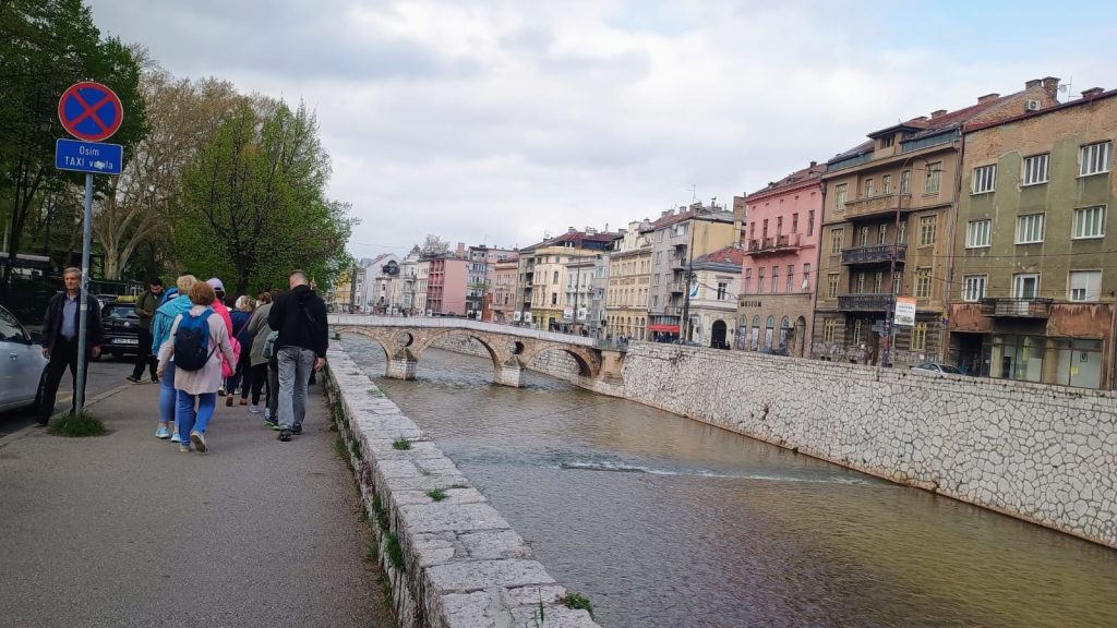 7ee83c5b-0cbc-49e8-a294-27e1d978860e