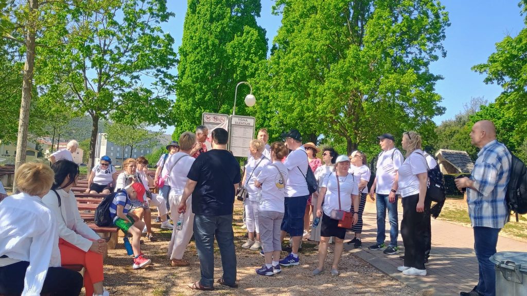 b5dd3c92-4e3e-4197-961e-02391d1ec894